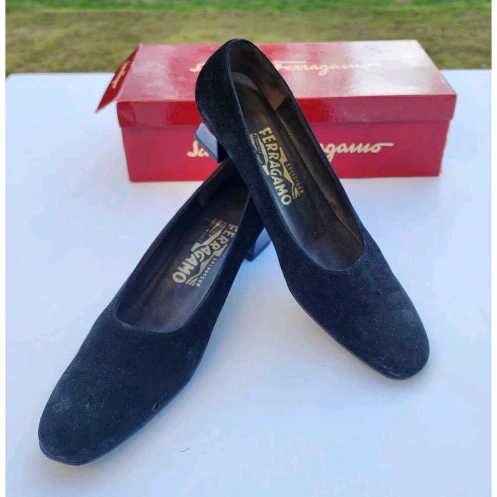 Salvatore Ferragamo Women's Sz 7.5AA Black Suede Slip On Low Heel Pump Shoes Box
